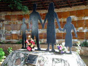 Memorial at El Mozote / EFROJAS, 2003